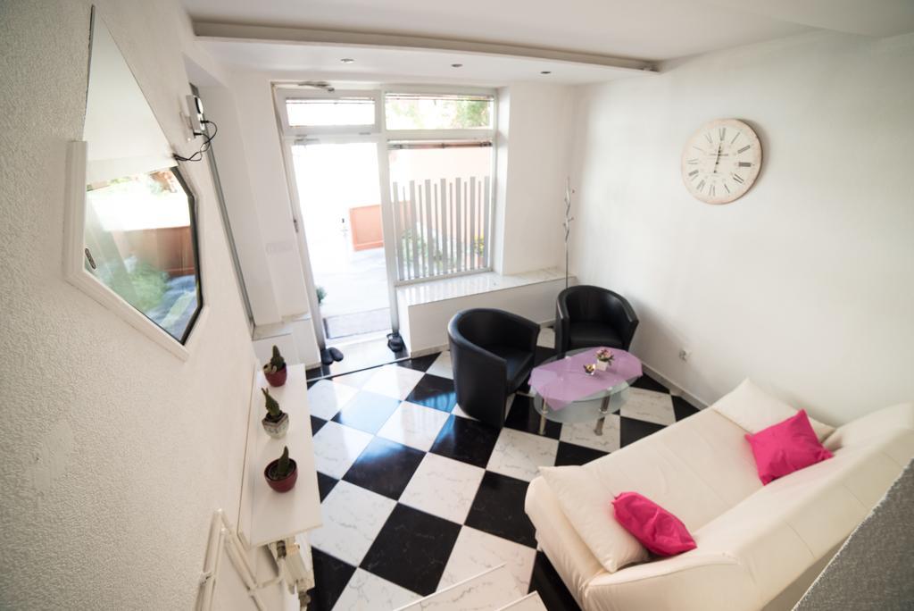 Apartman Hitno Tuzla Exterior foto